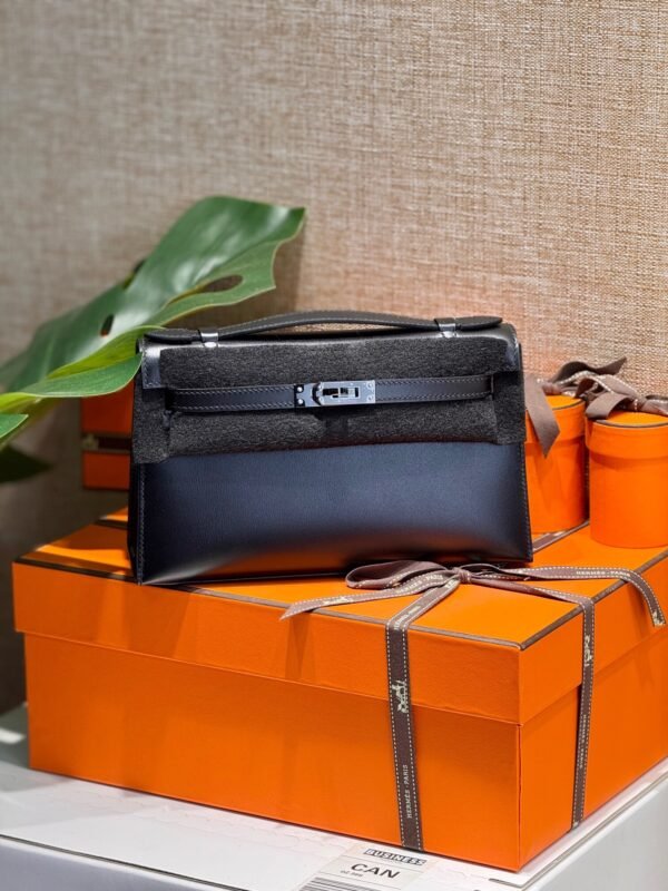Kelly Pochette Hermes Clutch Bag CK89 Noir Swift Leather Black Hardware