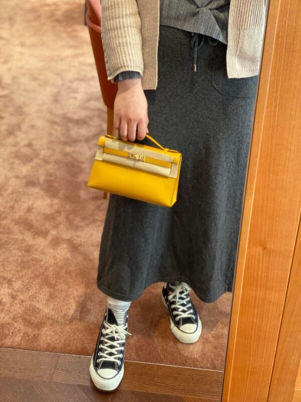 Milan Italy Hermes Kelly Pochette 22CM 9D Amber Swift Leather Gold Hardware