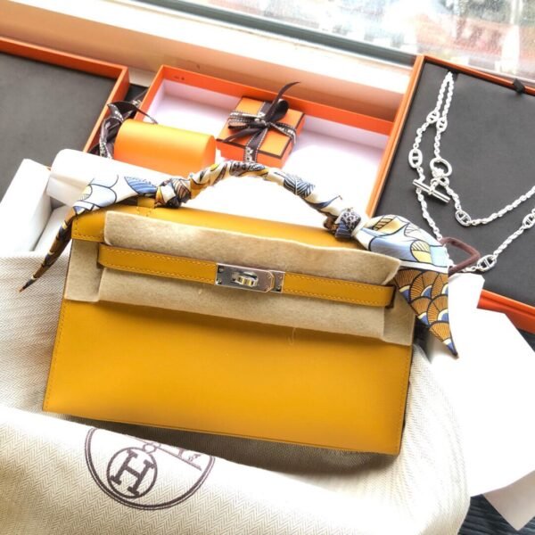 Milan Italy Hermes Kelly Pochette 22CM 9D Amber Swift Leather Gold Hardware