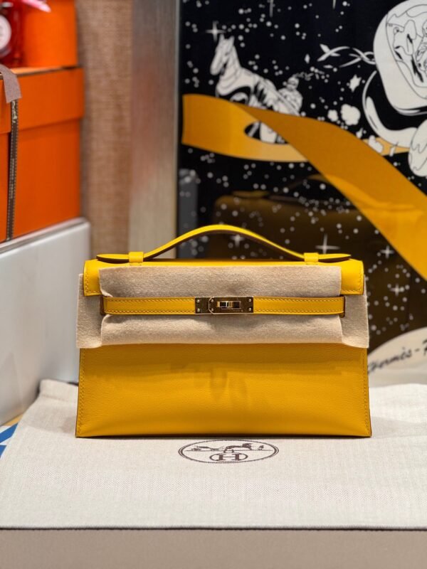 Milan Italy Hermes Kelly Pochette 22CM 9D Amber Swift Leather Gold Hardware