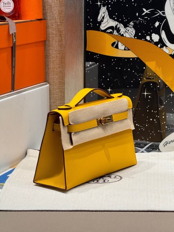 Milan Italy Hermes Kelly Pochette 22CM 9D Amber Swift Leather Gold Hardware