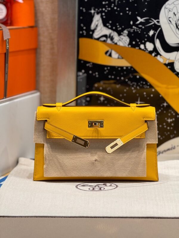 Milan Italy Hermes Kelly Pochette 22CM 9D Amber Swift Leather Gold Hardware
