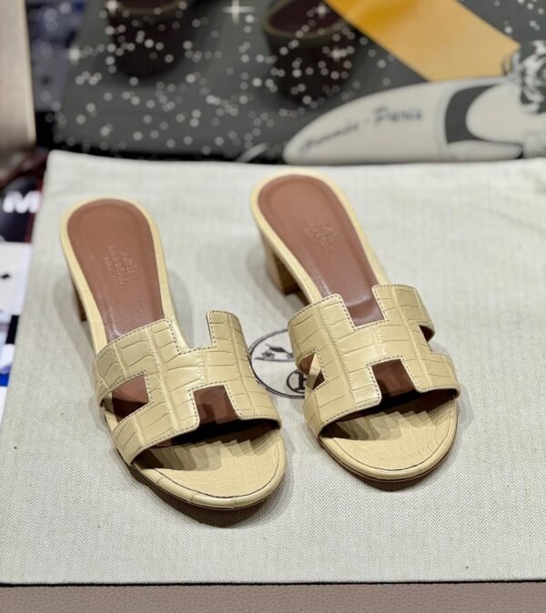Hermes Oran Sandals Alligator Matte Crocodile 1Z Jaune Poussin High heeled Lady's