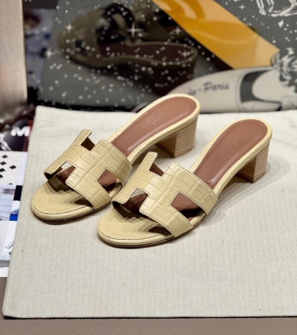 Hermes Oran Sandals Alligator Matte Crocodile 1Z Jaune Poussin High heeled Lady's