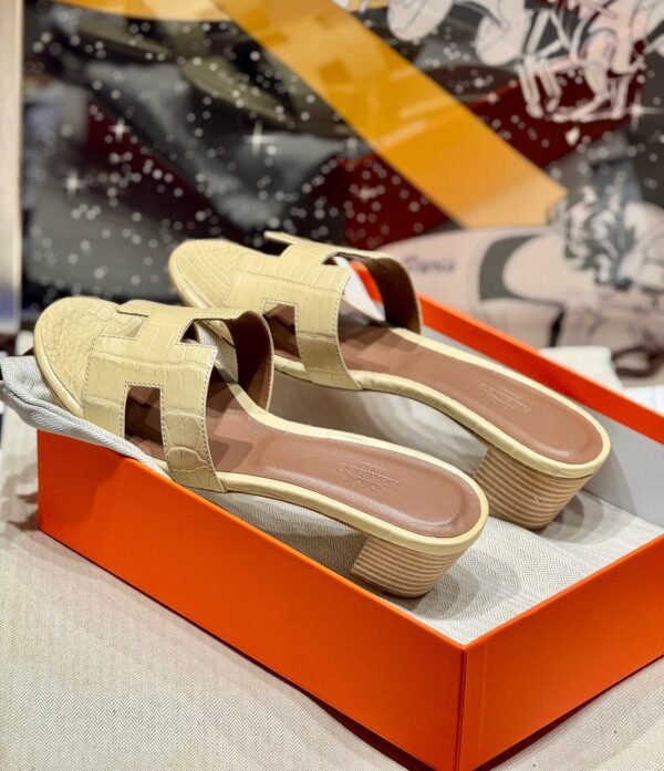 Hermes Oran Sandals Alligator Matte Crocodile 1Z Jaune Poussin High heeled Lady's