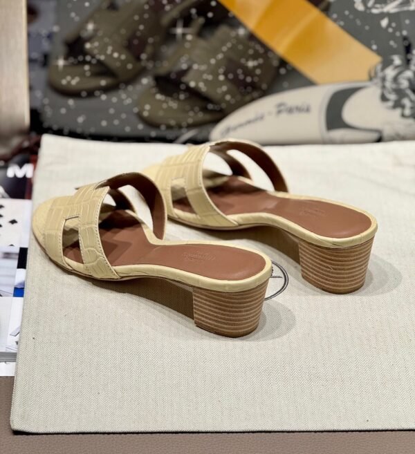 Hermes Oran Sandals Alligator Matte Crocodile 1Z Jaune Poussin High heeled Lady's